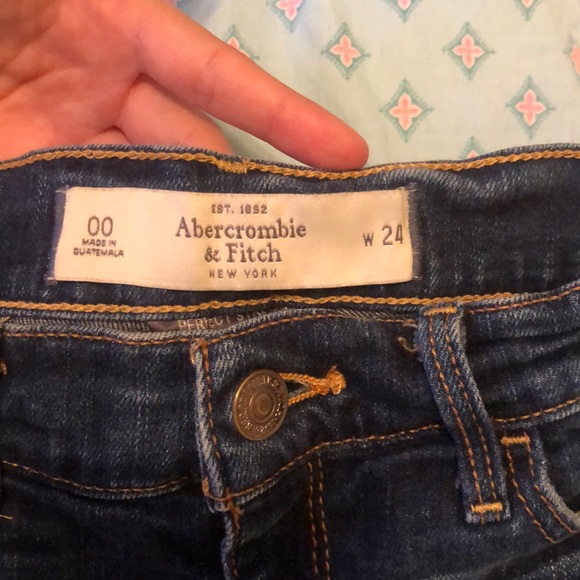 Abercrombie & Fitch Short Shorts. - Picture 3 of 3